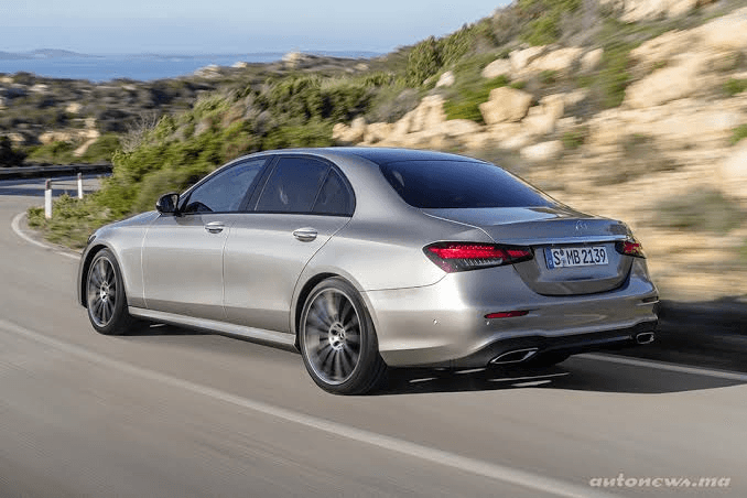 Mercedes E 220 — photo 3 — location de voiture à Casablanca